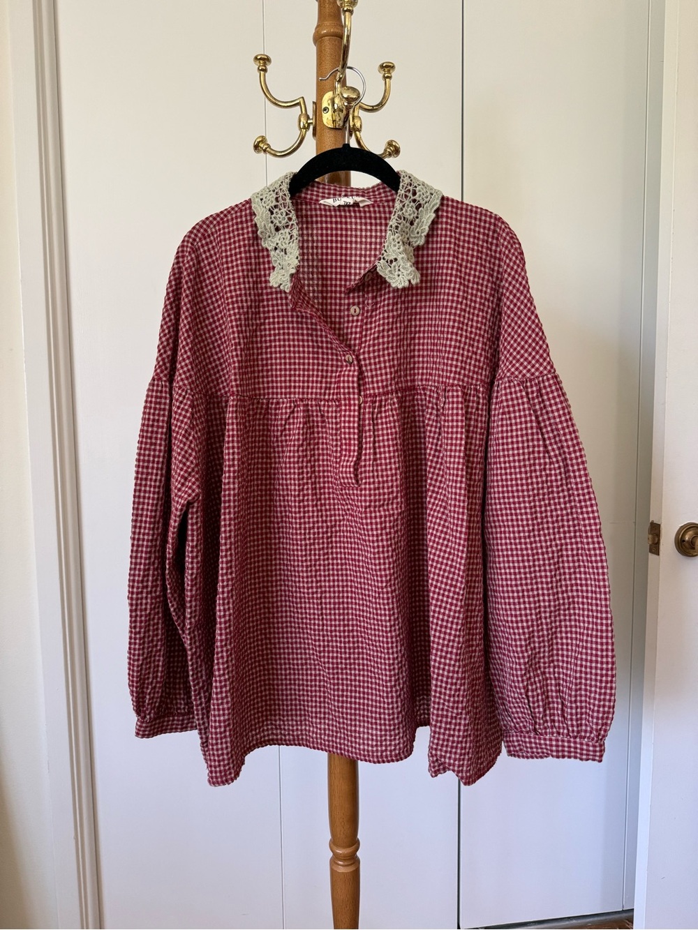 Gingham top with lace collar